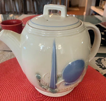 Load image into Gallery viewer, Vintage 1939 New York Worlds Fair Teapot
