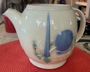 Vintage 1939 New York Worlds Fair Teapot