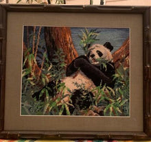 Load image into Gallery viewer, Needlepoint :Giant Panda
