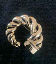 Load image into Gallery viewer, Jewelry Swirl Pattern Pin
