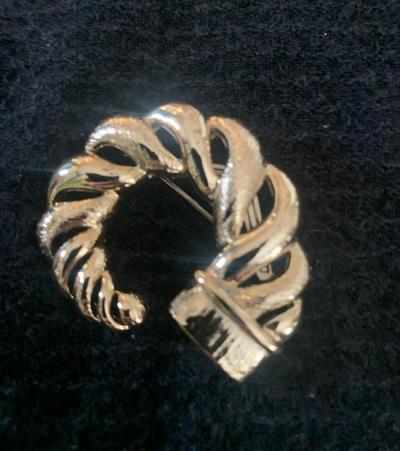Jewelry Swirl Pattern Pin