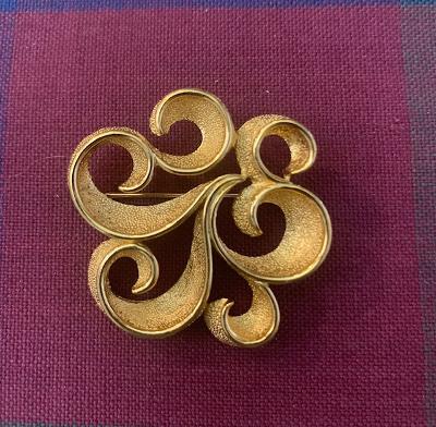Jewelry -Vintage Trifari Pin